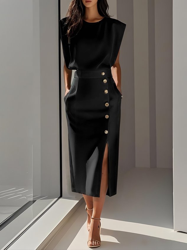Xylia | Sculpted Shoulder Button-Detail Midi Dress