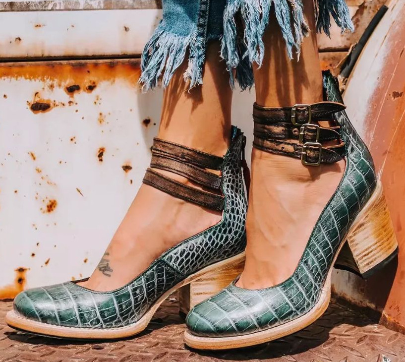 Women's Block-Heel Pumps – Crocodile-Effect Leather Vintage Style | Amelia 1