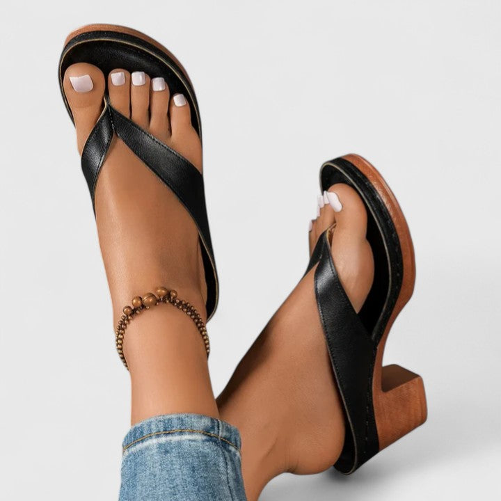 Toe-Post Platform Sole Casual Heels in Black