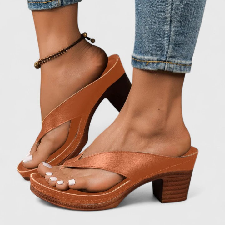 Toe-Post Platform Sole Casual Heels in Brown