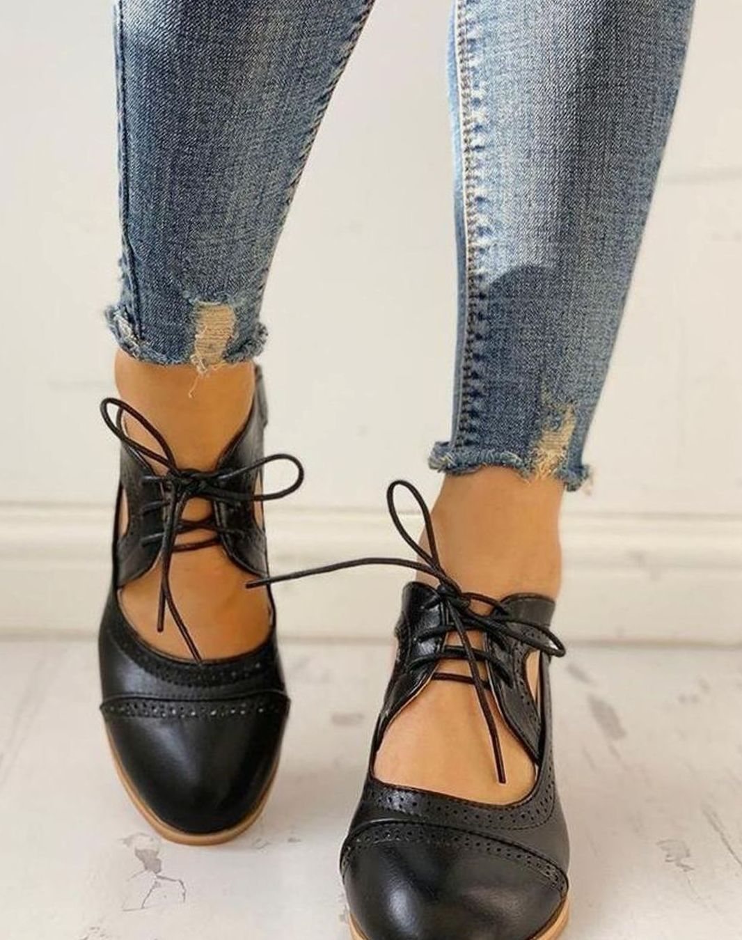 Lace-Up Brogue Cutout Casual Heels in Black