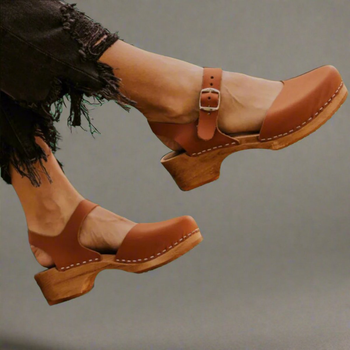 Orthopaedic Ankle-Strap Casual Heels in Camel