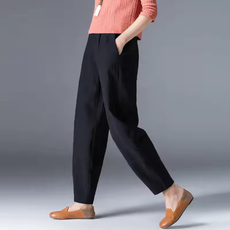Women's Tapered Casual Trousers in Black