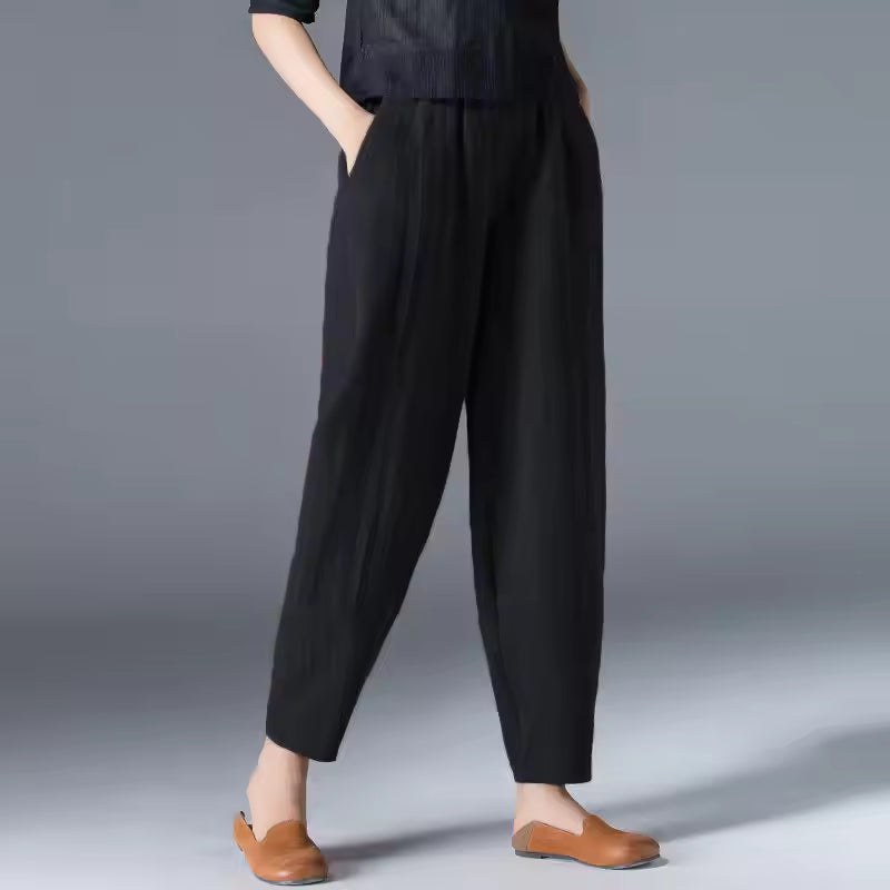 Women's Tapered Casual Trousers in Black