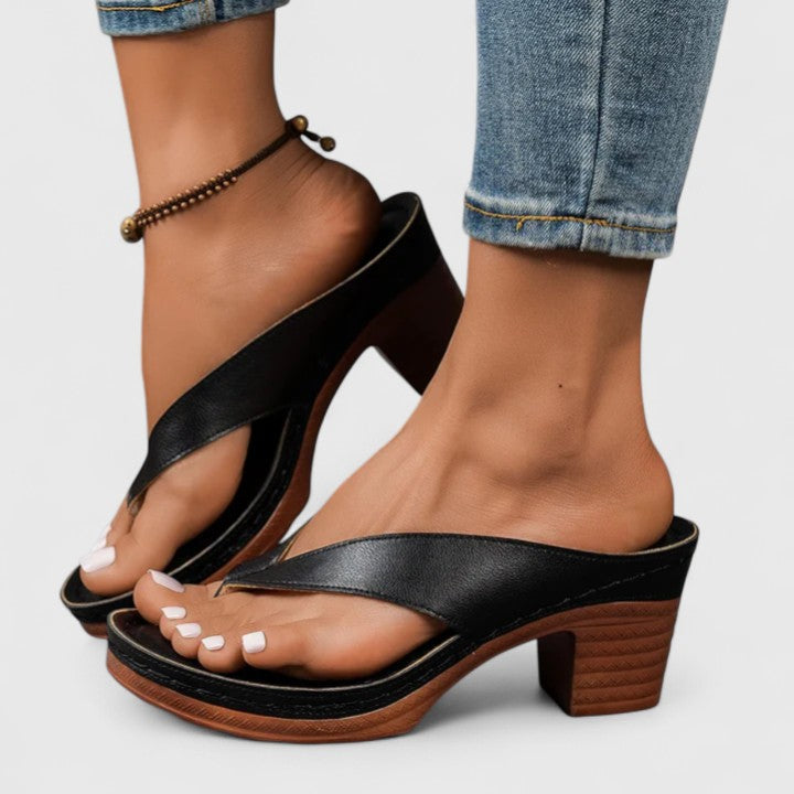 Toe-Post Platform Sole Casual Heels in Black
