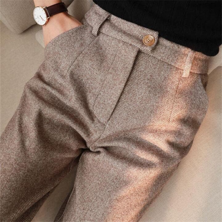 Women's Pleated Workwear Trousers in Brown