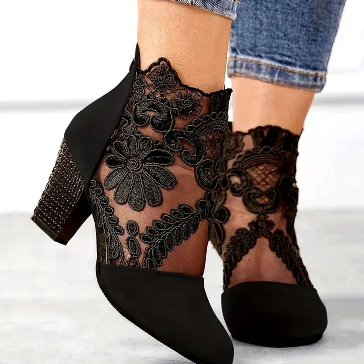 Lace Evening Heels in Black