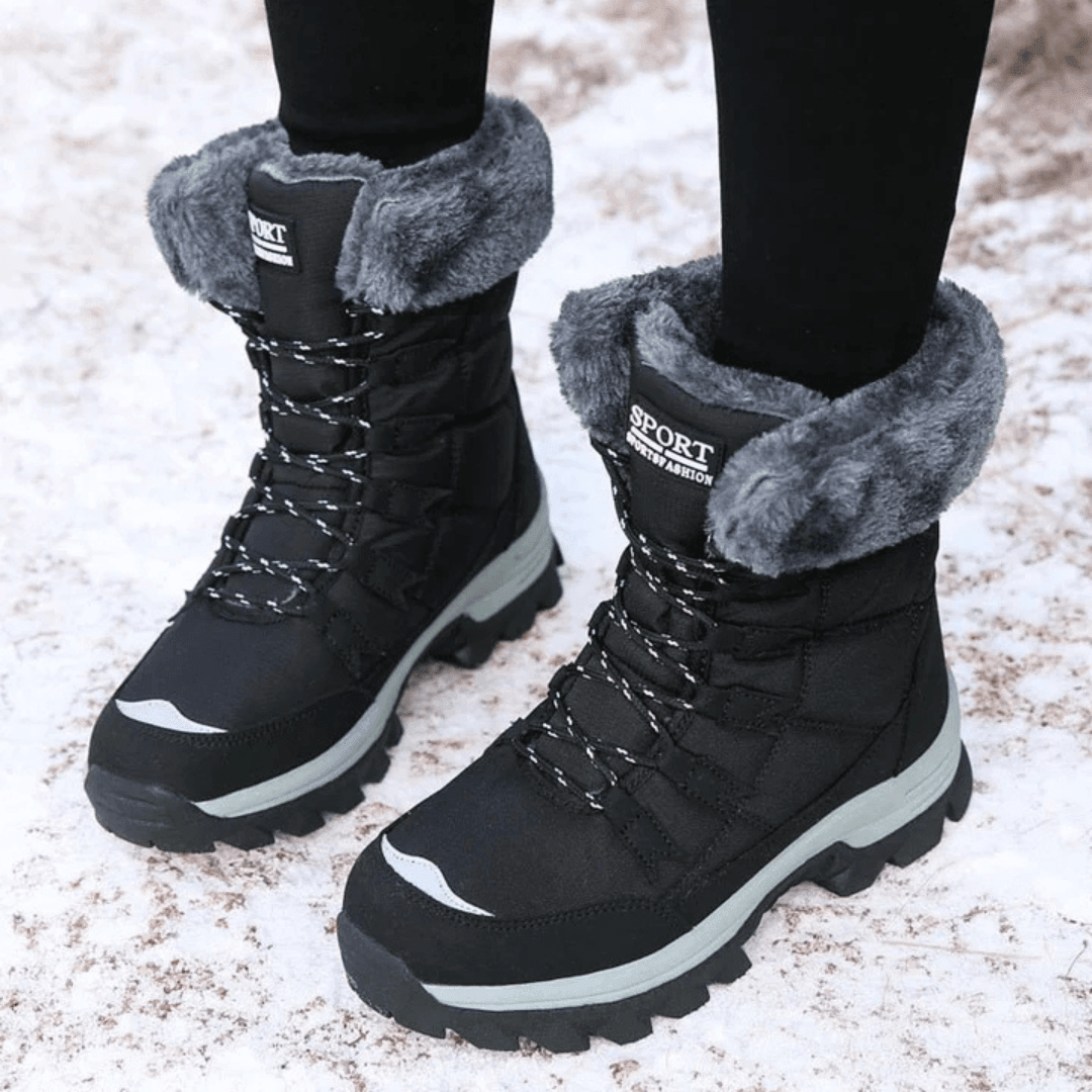 Women's Fur-Trimmed Snow Boots in Black