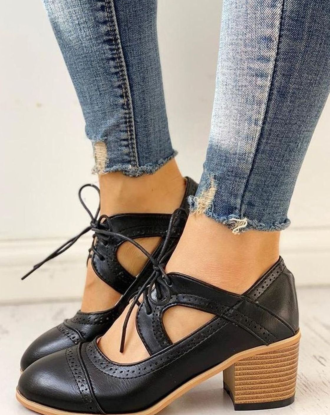 Lace-Up Brogue Cutout Casual Heels in Black